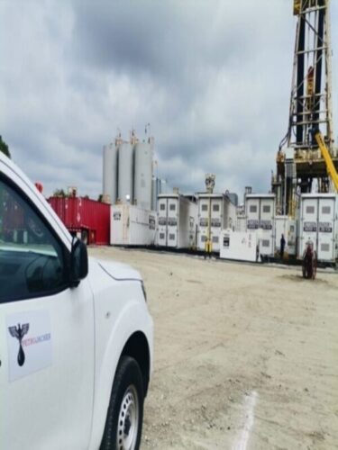 Accesorios, material de operaciones para pozos terrestres.